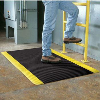 Mat Pro Supreme SlipTech™ Anti-Fatigue Floor Mats for Improved Traction in  Garages & Industrial Workspaces