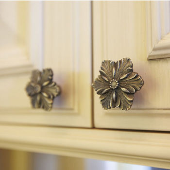 Classic Collection Knobs & Pulls